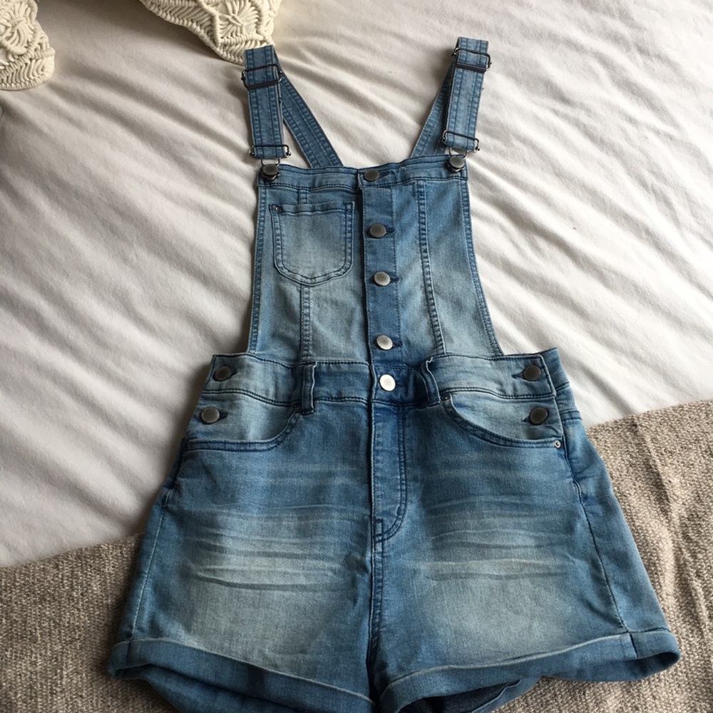 Overall shorts